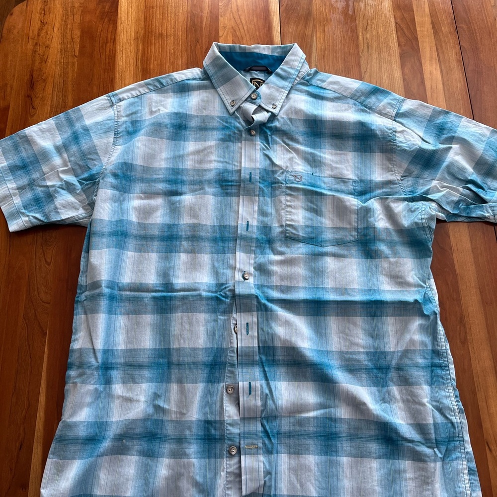 Men’s short sleeved button up casual shirt